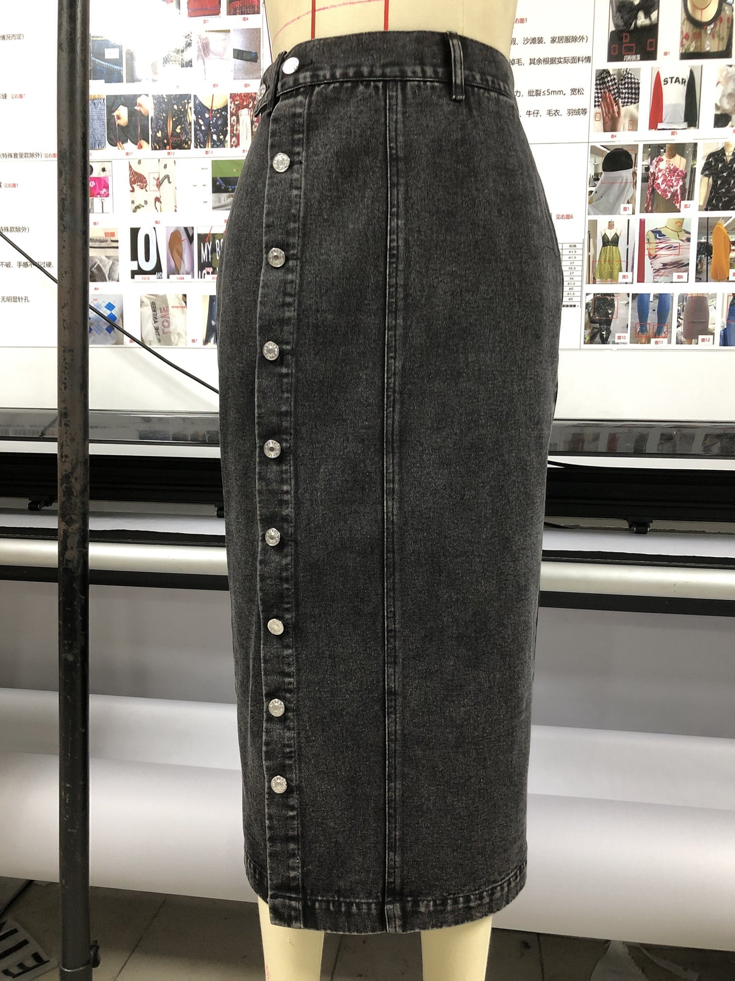Camino de Gracia Denim Skirt-Black